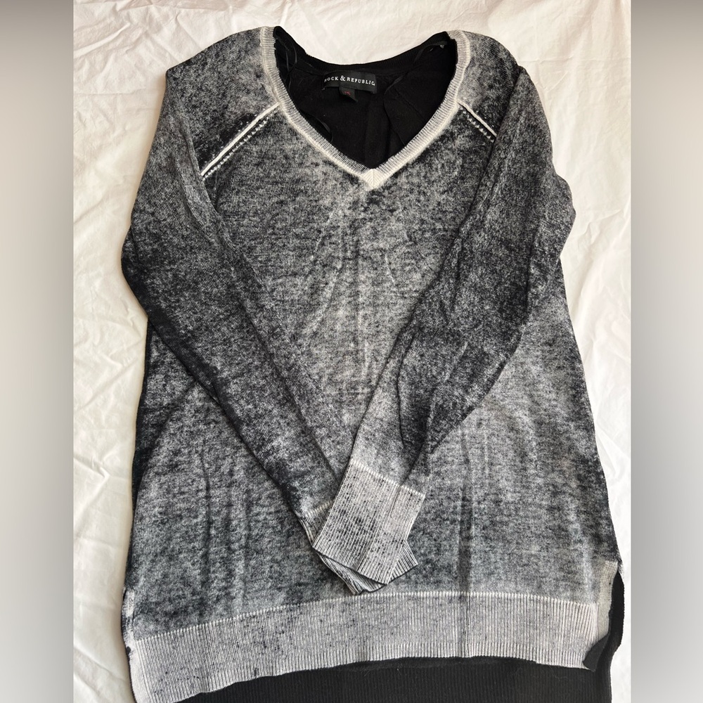 Rock & Republic Black Gray Distressed Thin V neck Pullover Sweater XS